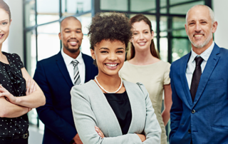 dipendenti di un'azienda vengono premiati con fringe benefit card