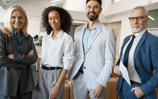 Dipendenti vengono premiati con Fringe Benefit Card